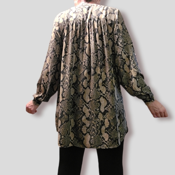 🍒2/$30- Snake Print Tunic - Picture 3 of 14